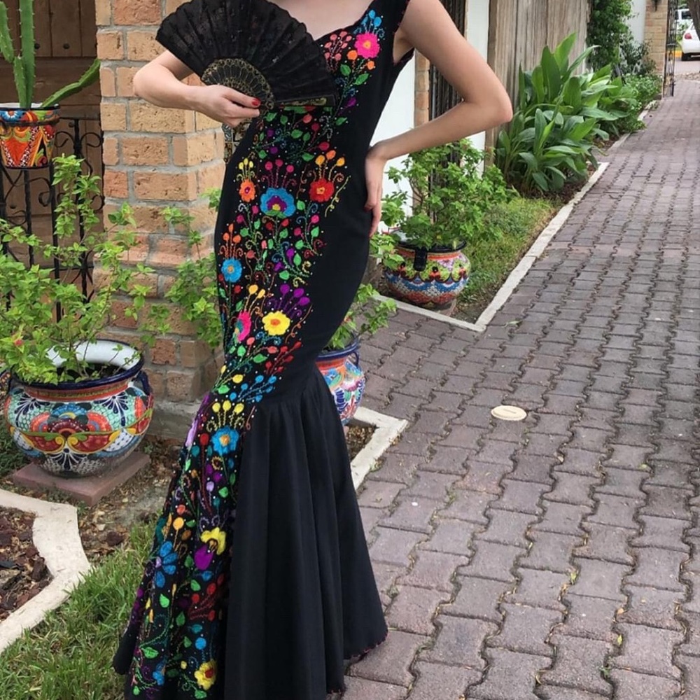 Paloma Negra Formal Dress - Made to order - Picture 7 of 8